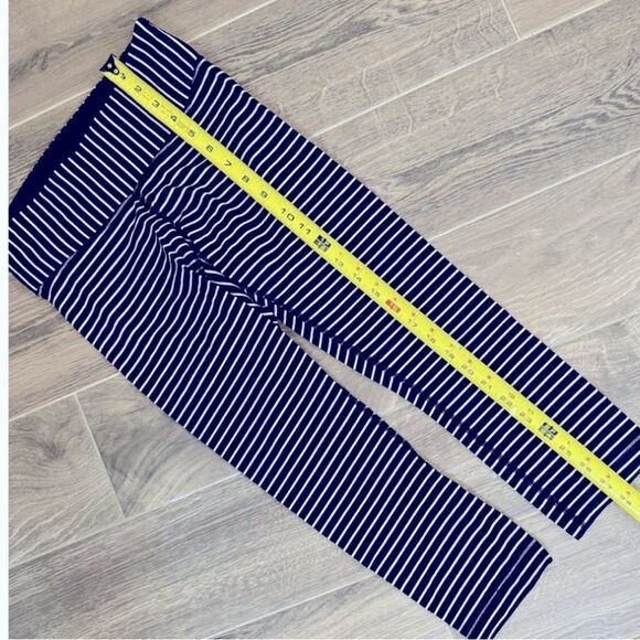 Lululemon Wunder Under Crop Parallel
Stripe rare Black White; size 4 - Picture 10 of 11